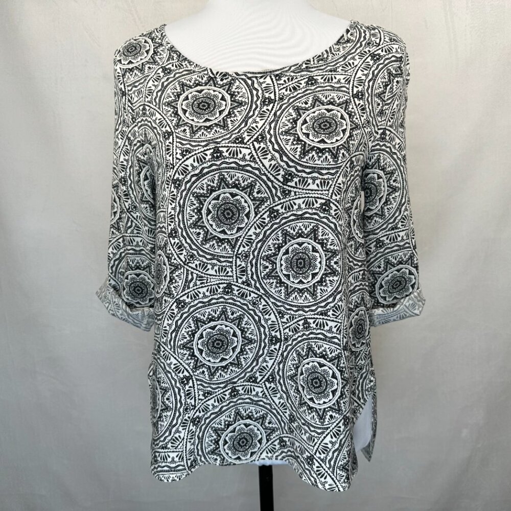 Pink Rose Size M Top White and Black Print 3/4 Sleeve Boat Neck Back Slit